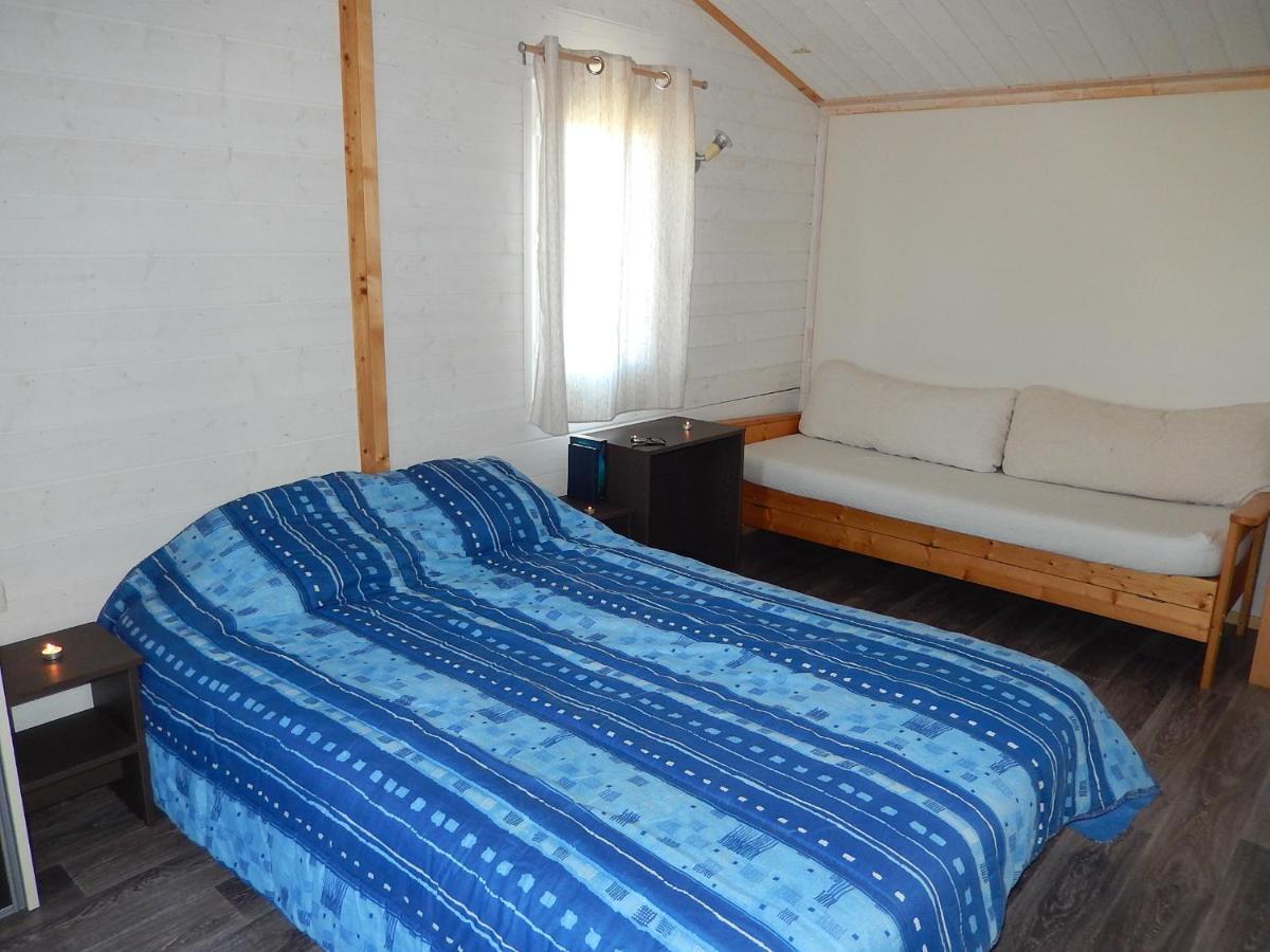 Cottages Du Lac De Miel Beynat Esterno foto