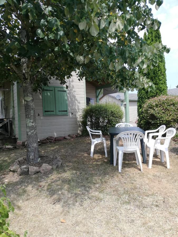 Cottages Du Lac De Miel Beynat Esterno foto