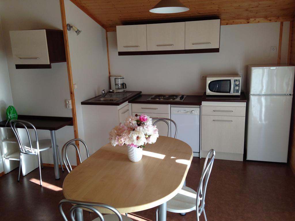 Cottages Du Lac De Miel Beynat Esterno foto