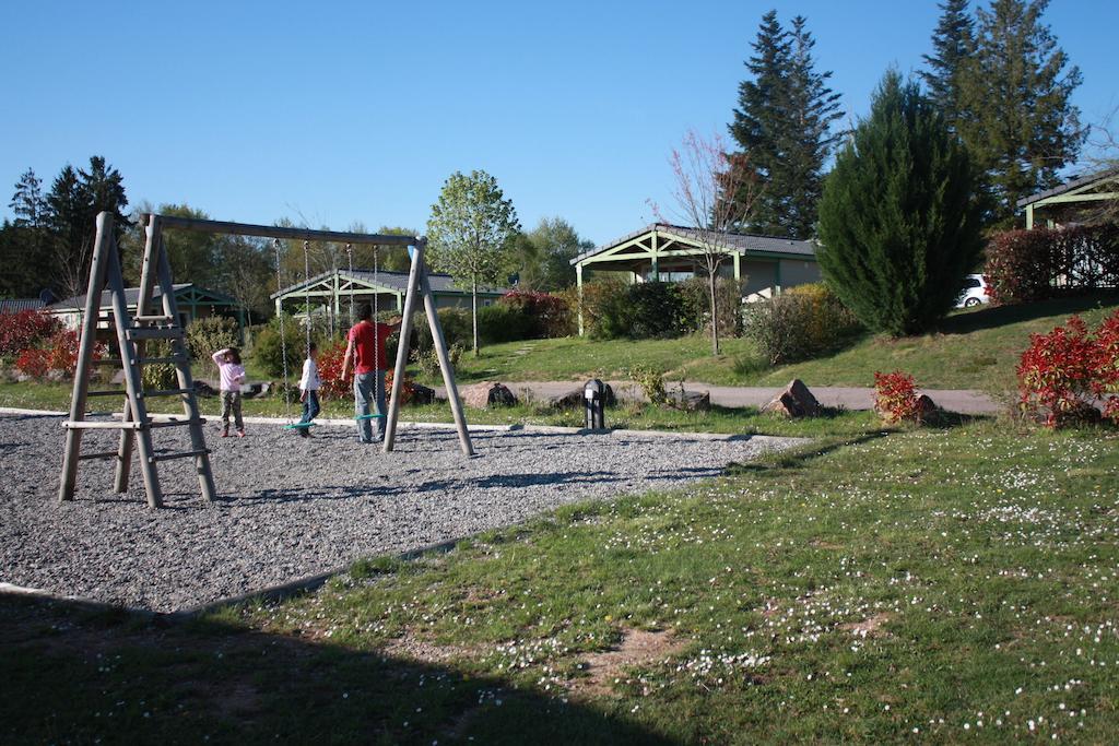 Cottages Du Lac De Miel Beynat Esterno foto