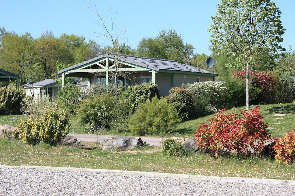Cottages Du Lac De Miel Beynat Esterno foto